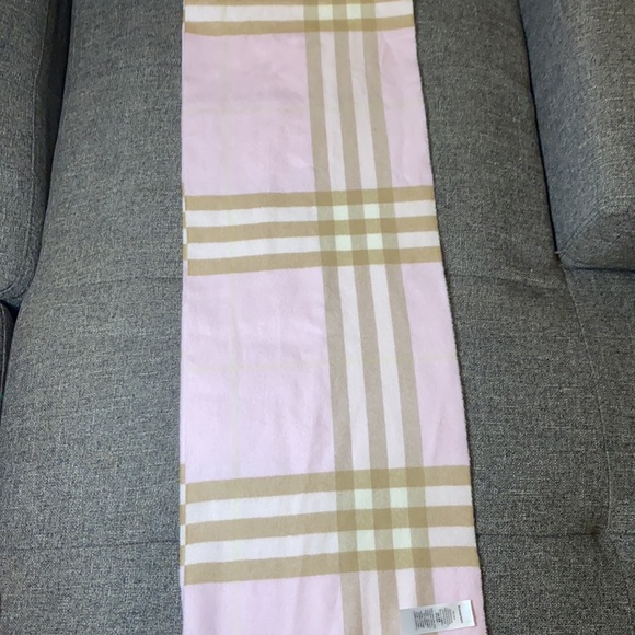 Burberry classic check cashmere scarf - Picture 2 of 3